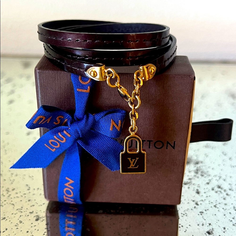LOUIS VUITTON Commit Vernis Patent Triple Wrap Lock Bracelet enamel Amarante